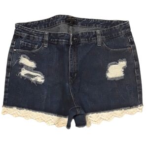 💥Forever 21+ Distressed Jean Shorts. Women's Plus Size: Waist 14x04 Inseam.